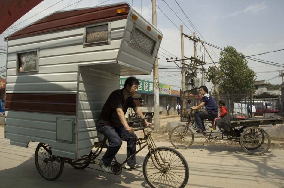 Chinardo viajando en triciclo con camper