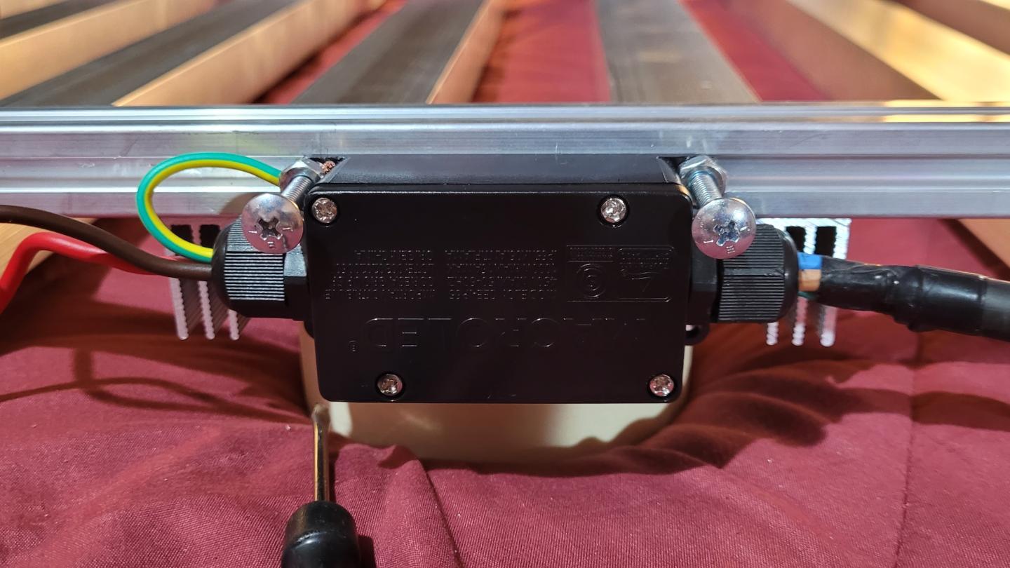 Haga clic en la imagen para ver una versión más grande

Nombre:	caja cerrada.jpg
Visitas:	258
Size:	129,8 KB
ID:	2394